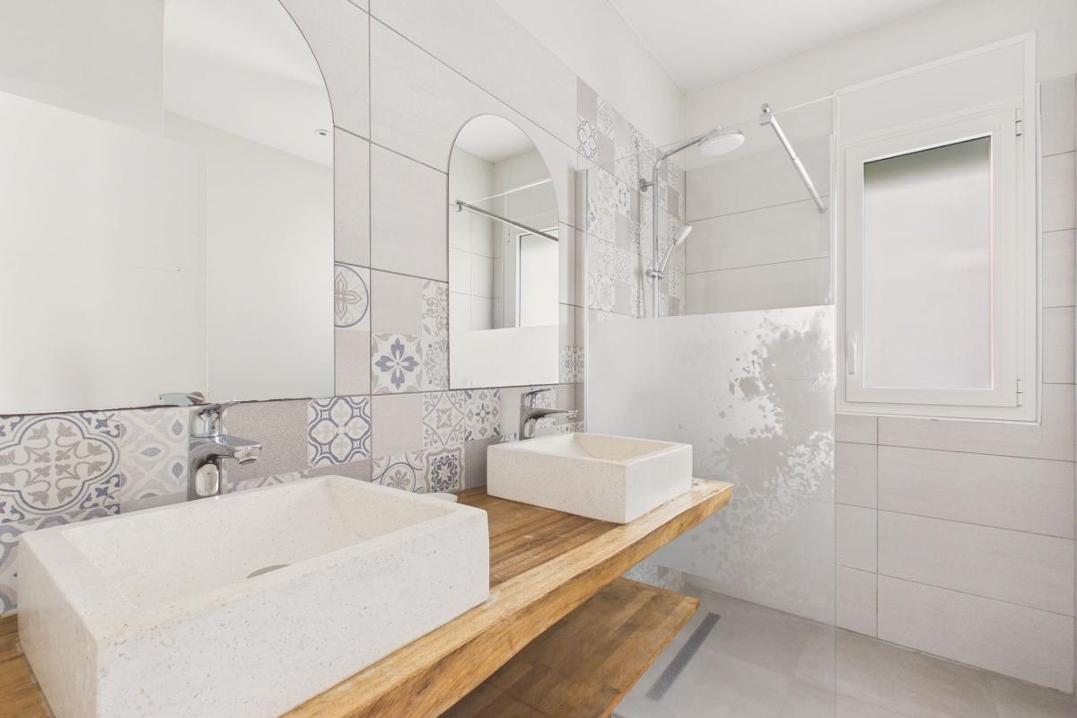 Location villa martinique 13 personnes 4 chambres - salle de douche chambre 1